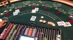 Tampilan studio live French Roulette kenzototo dengan roda roulette dan dealer profesional